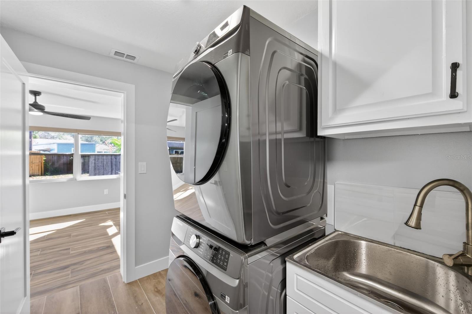 Image 28 of 49 For 1841 Douglas Avenue