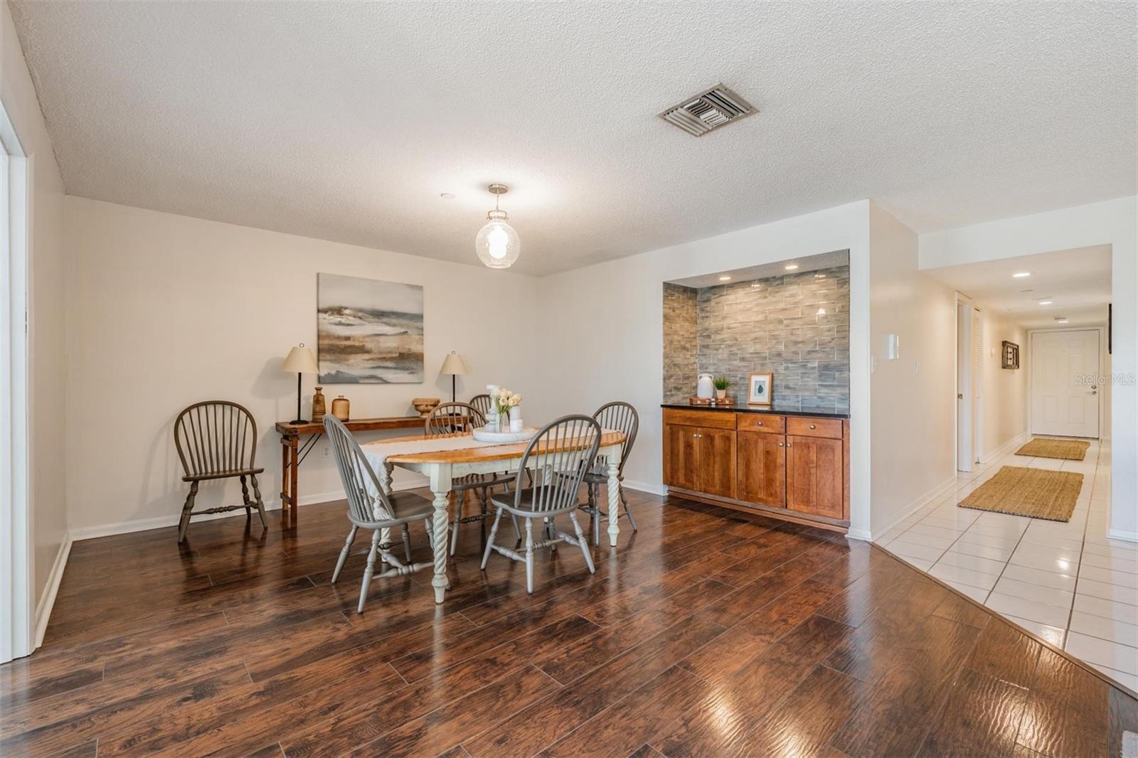 Image 19 of 49 For 2780 Riverside Drive 105