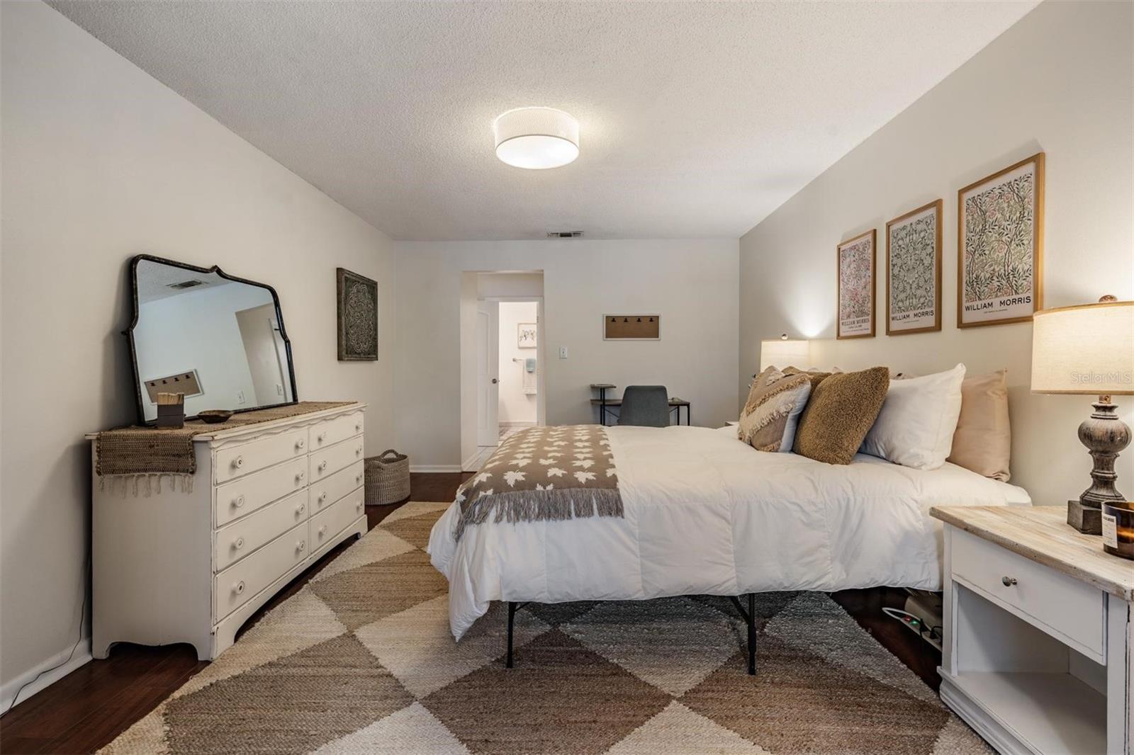 Image 21 of 49 For 2780 Riverside Drive 105