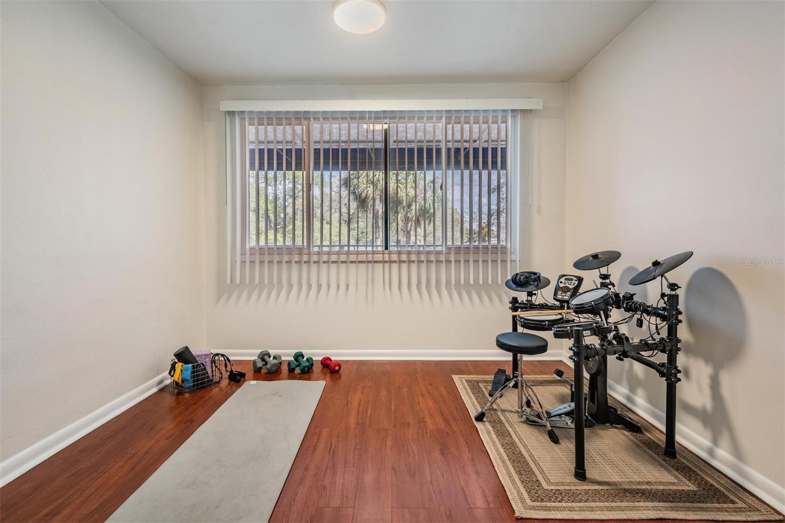 Image 22 of 49 For 2780 Riverside Drive 105