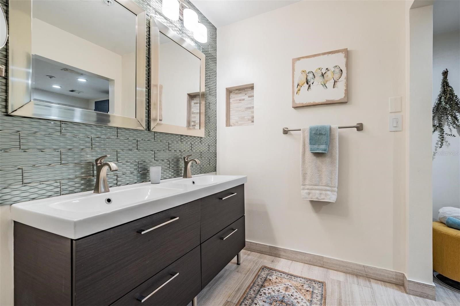 Image 23 of 49 For 2780 Riverside Drive 105