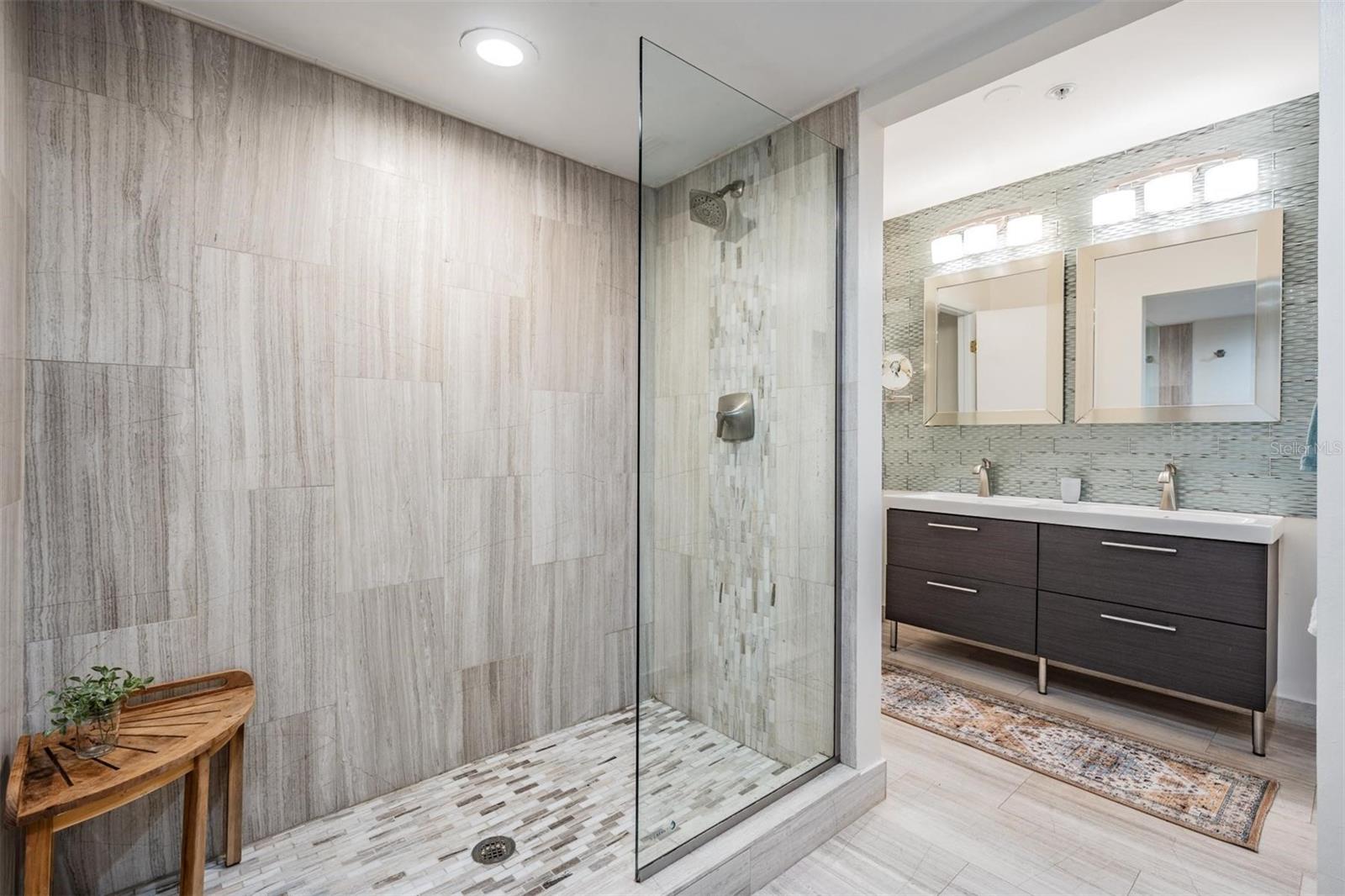 Image 24 of 49 For 2780 Riverside Drive 105