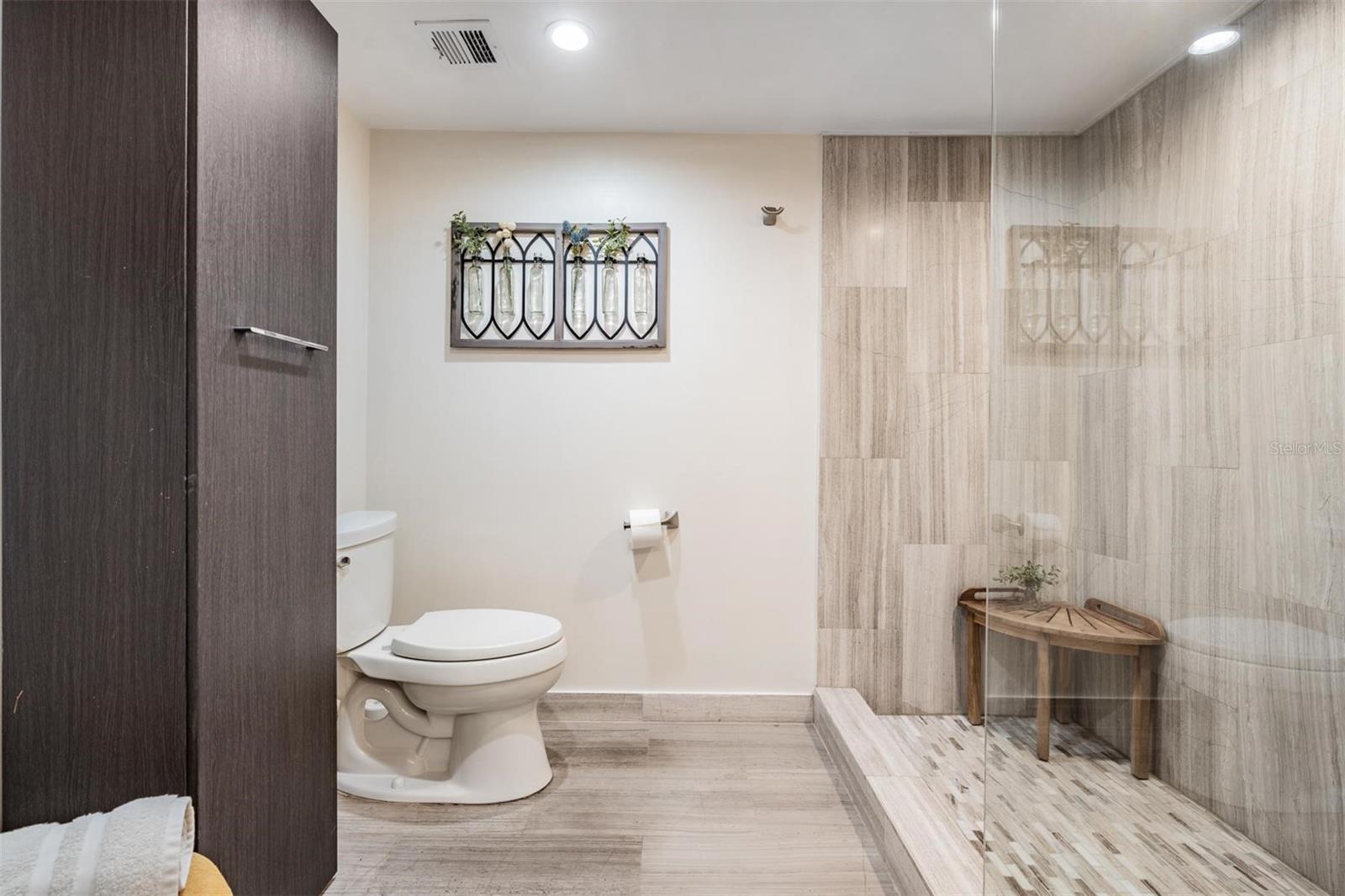 Image 25 of 49 For 2780 Riverside Drive 105