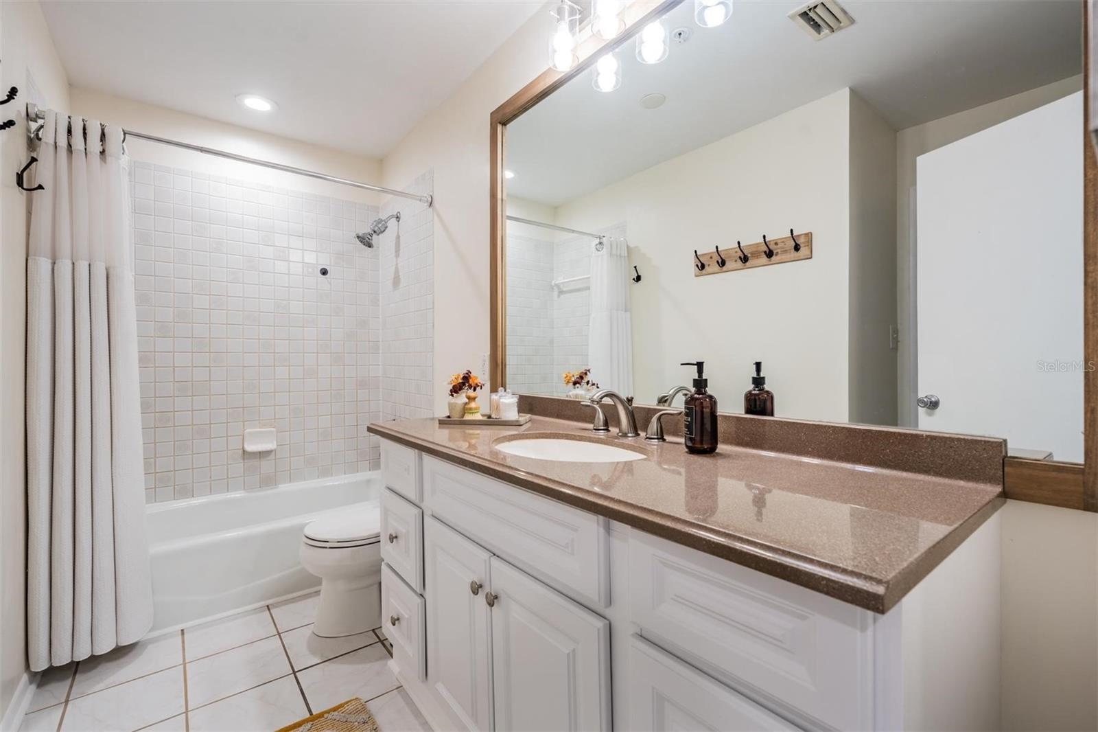 Image 27 of 49 For 2780 Riverside Drive 105