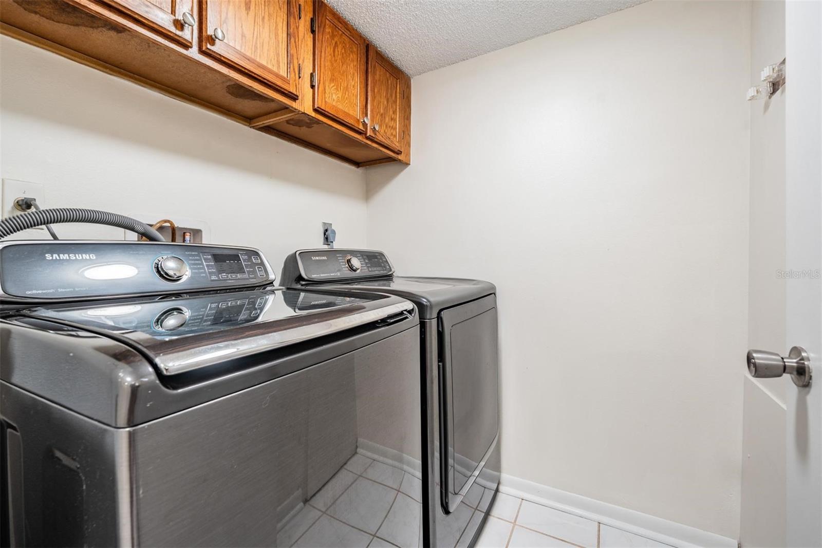 Image 33 of 49 For 2780 Riverside Drive 105