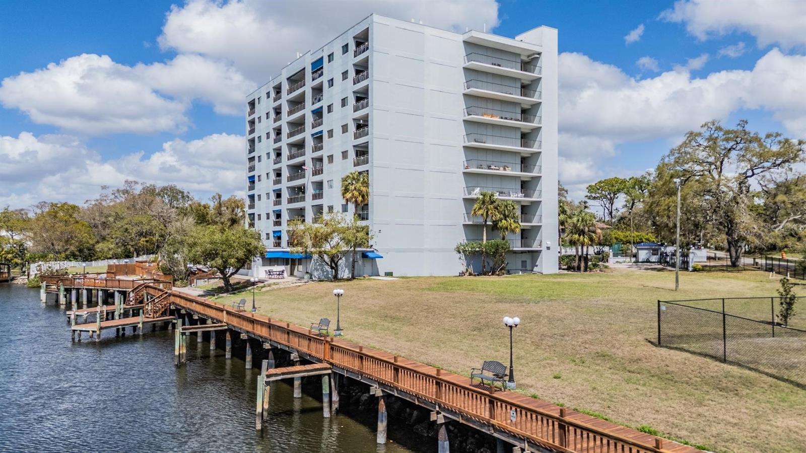 Image 42 of 49 For 2780 Riverside Drive 105