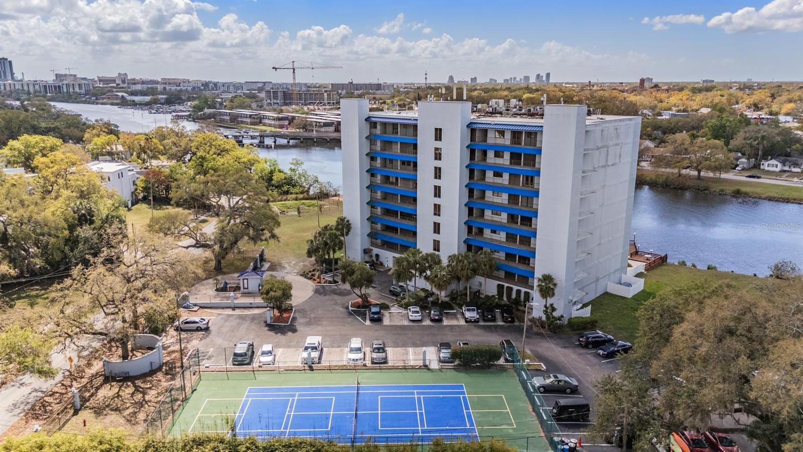 Image 43 of 49 For 2780 Riverside Drive 105