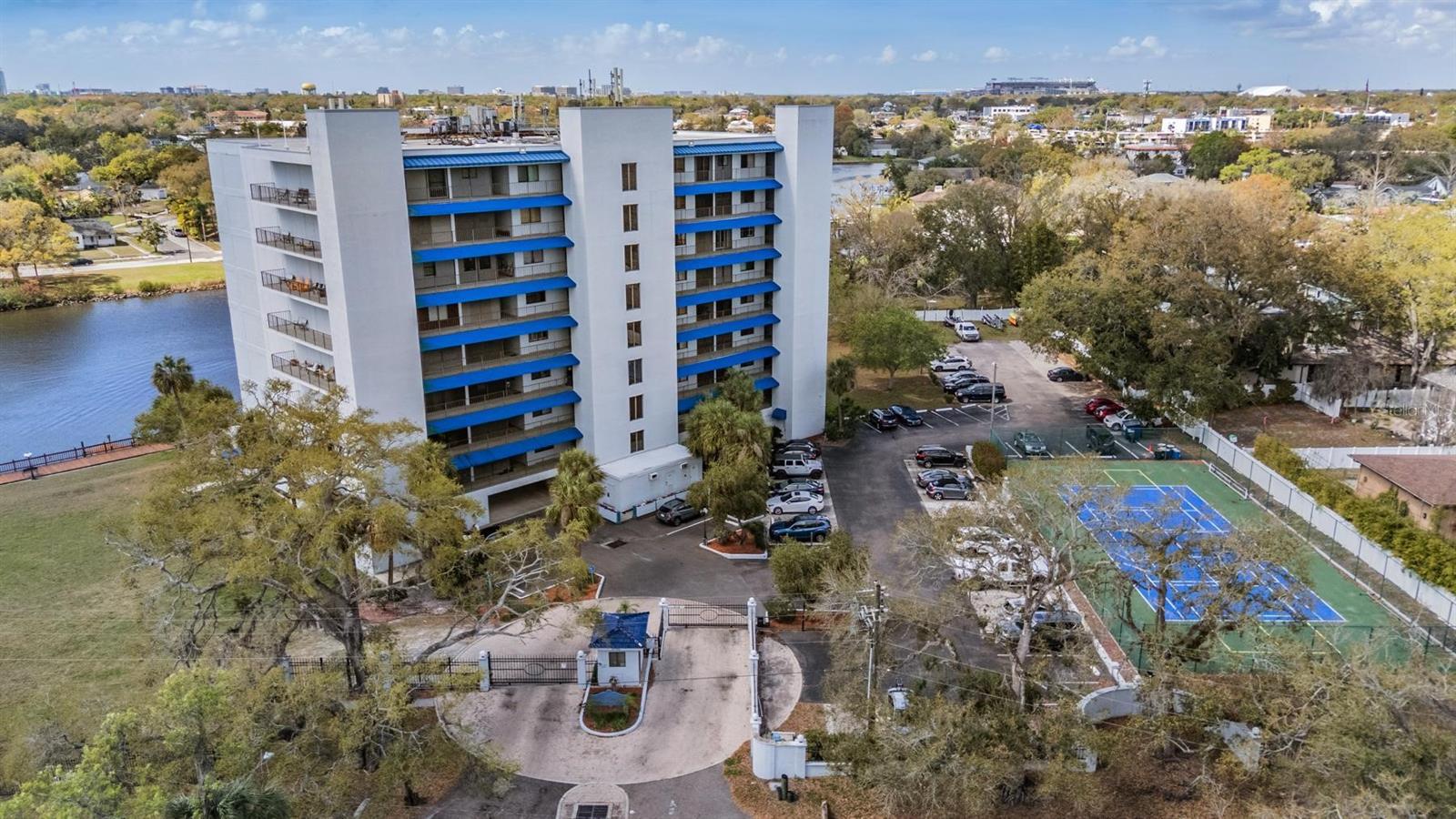 Image 48 of 49 For 2780 Riverside Drive 105