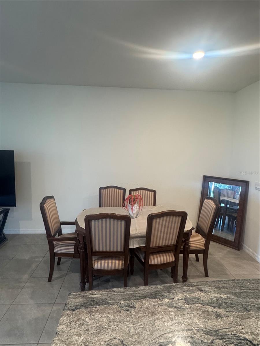 Image 4 of 11 For 33074 Tulip Petal Lane