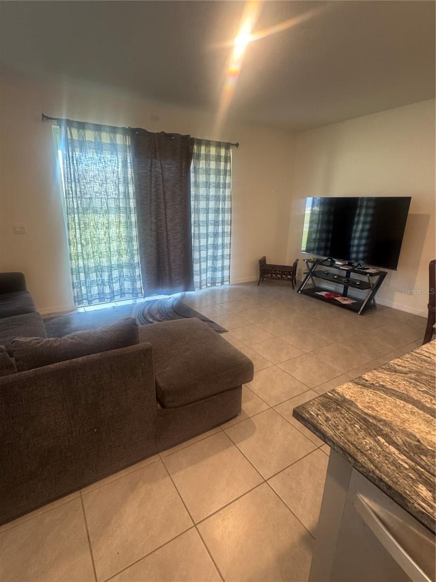 Image 5 of 11 For 33074 Tulip Petal Lane