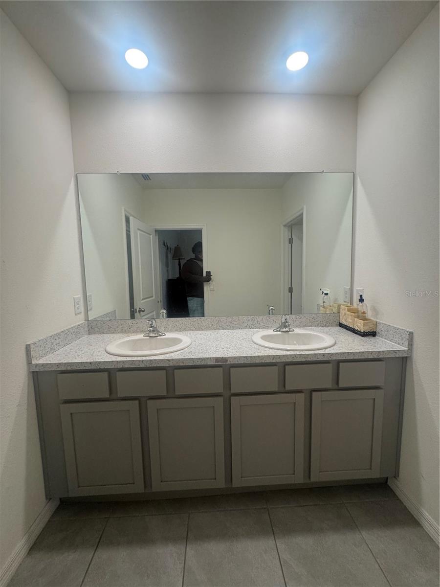 Image 7 of 11 For 33074 Tulip Petal Lane