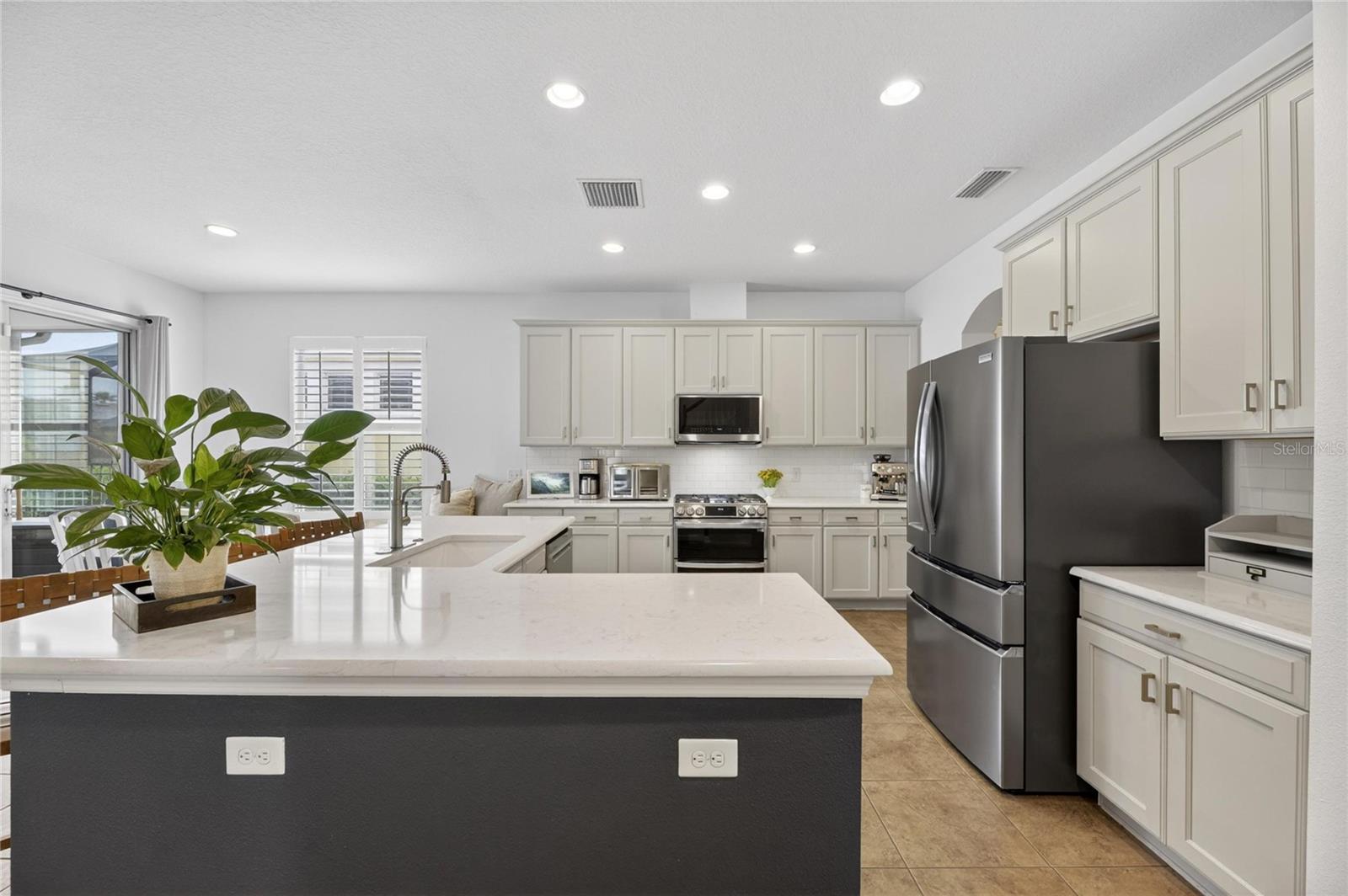 Image 10 of 72 For 8115 Savannah Point Court