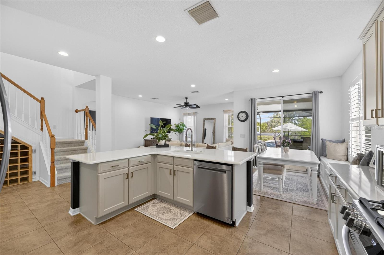 Image 11 of 72 For 8115 Savannah Point Court