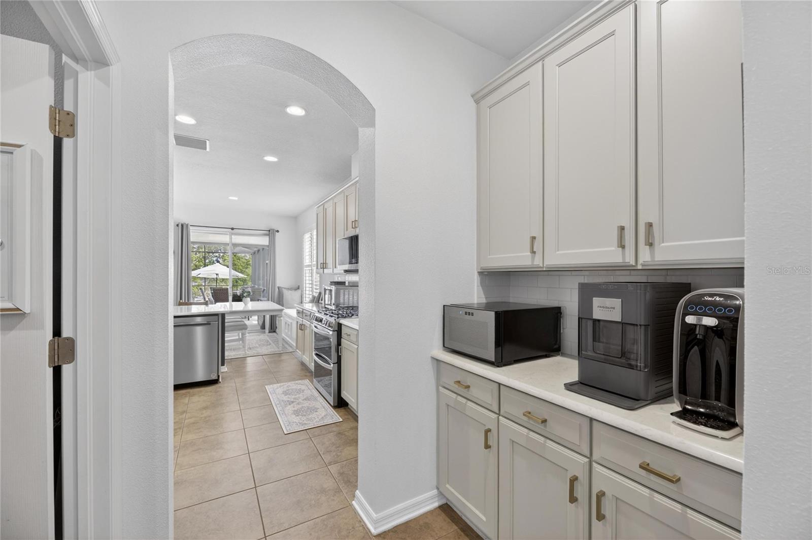 Image 13 of 72 For 8115 Savannah Point Court