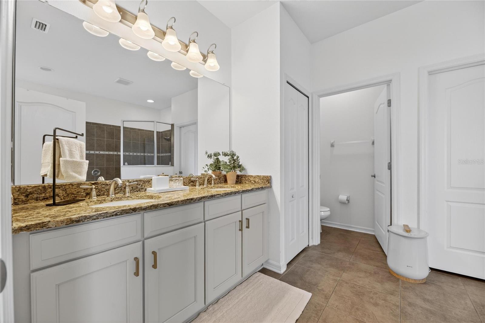 Image 28 of 72 For 8115 Savannah Point Court