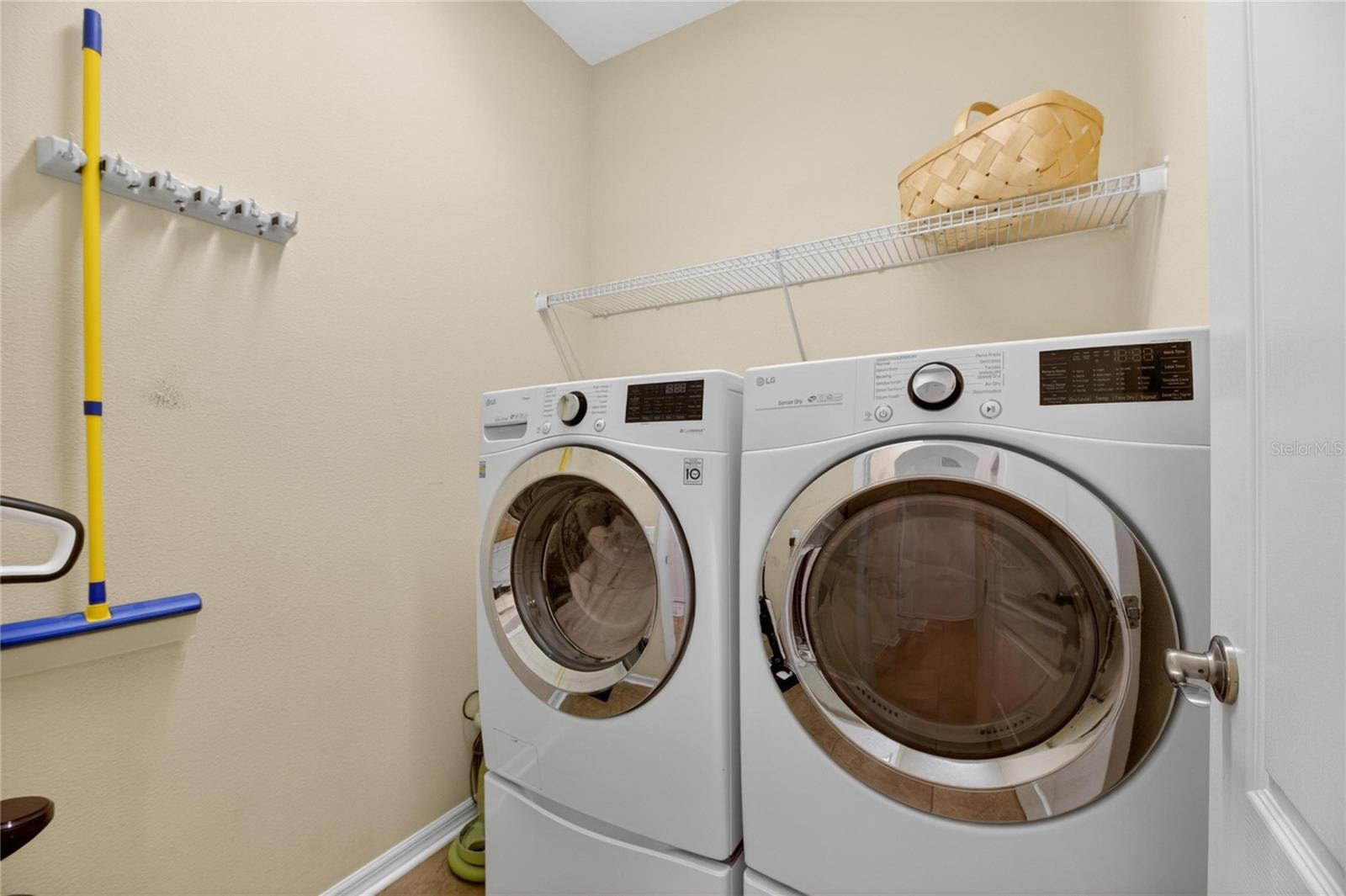 Image 52 of 72 For 8115 Savannah Point Court