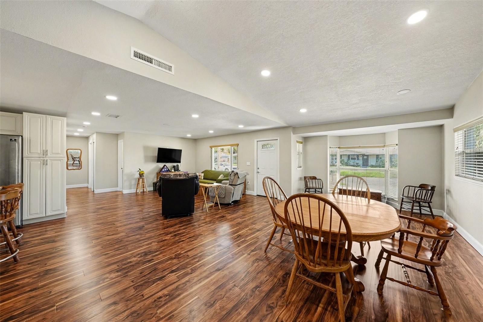 Image 11 of 26 For 4015 Land Avenue 2