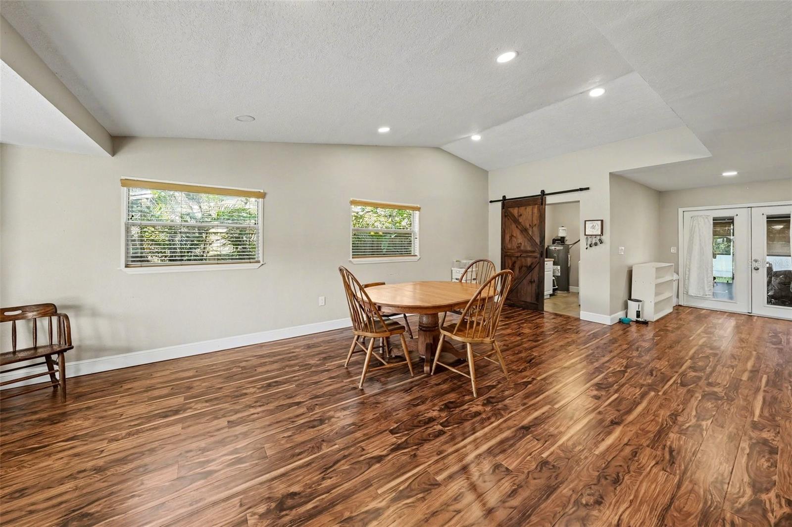 Image 13 of 26 For 4015 Land Avenue 2