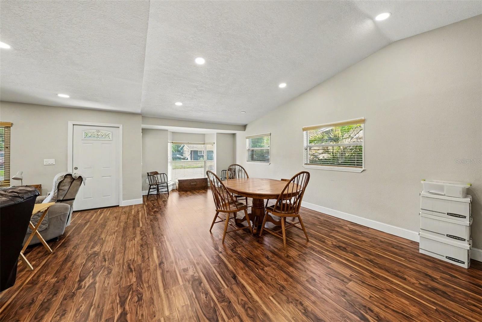 Image 14 of 26 For 4015 Land Avenue 2