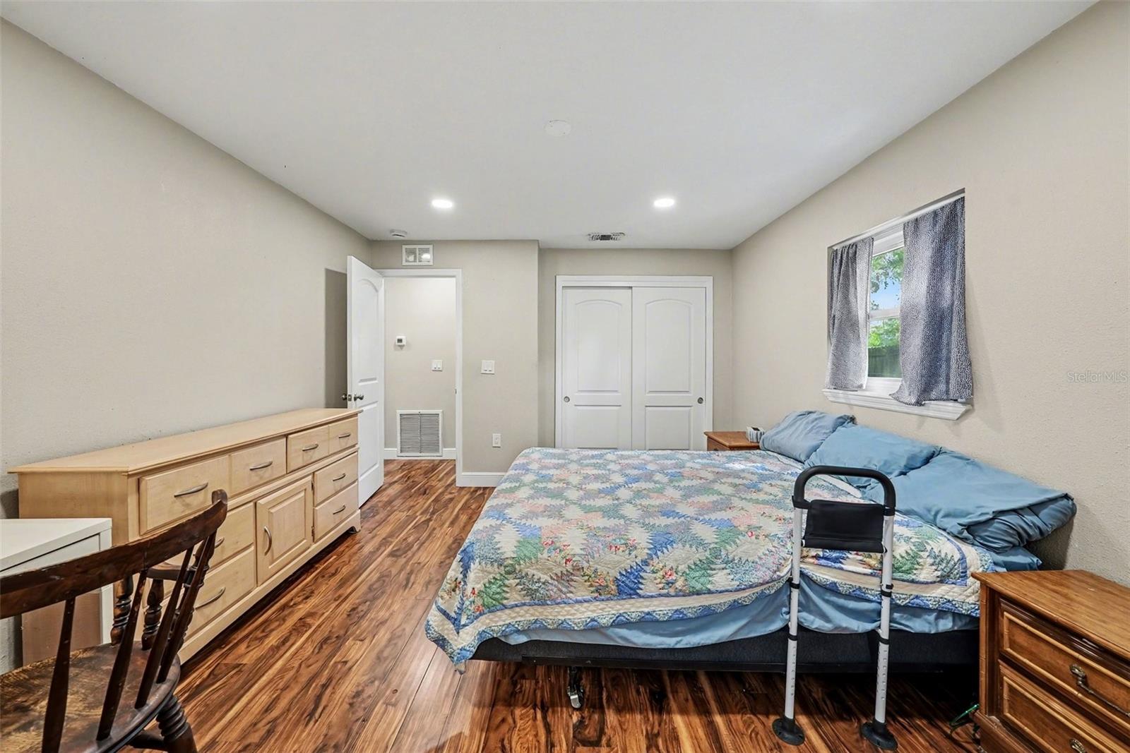 Image 15 of 26 For 4015 Land Avenue 2