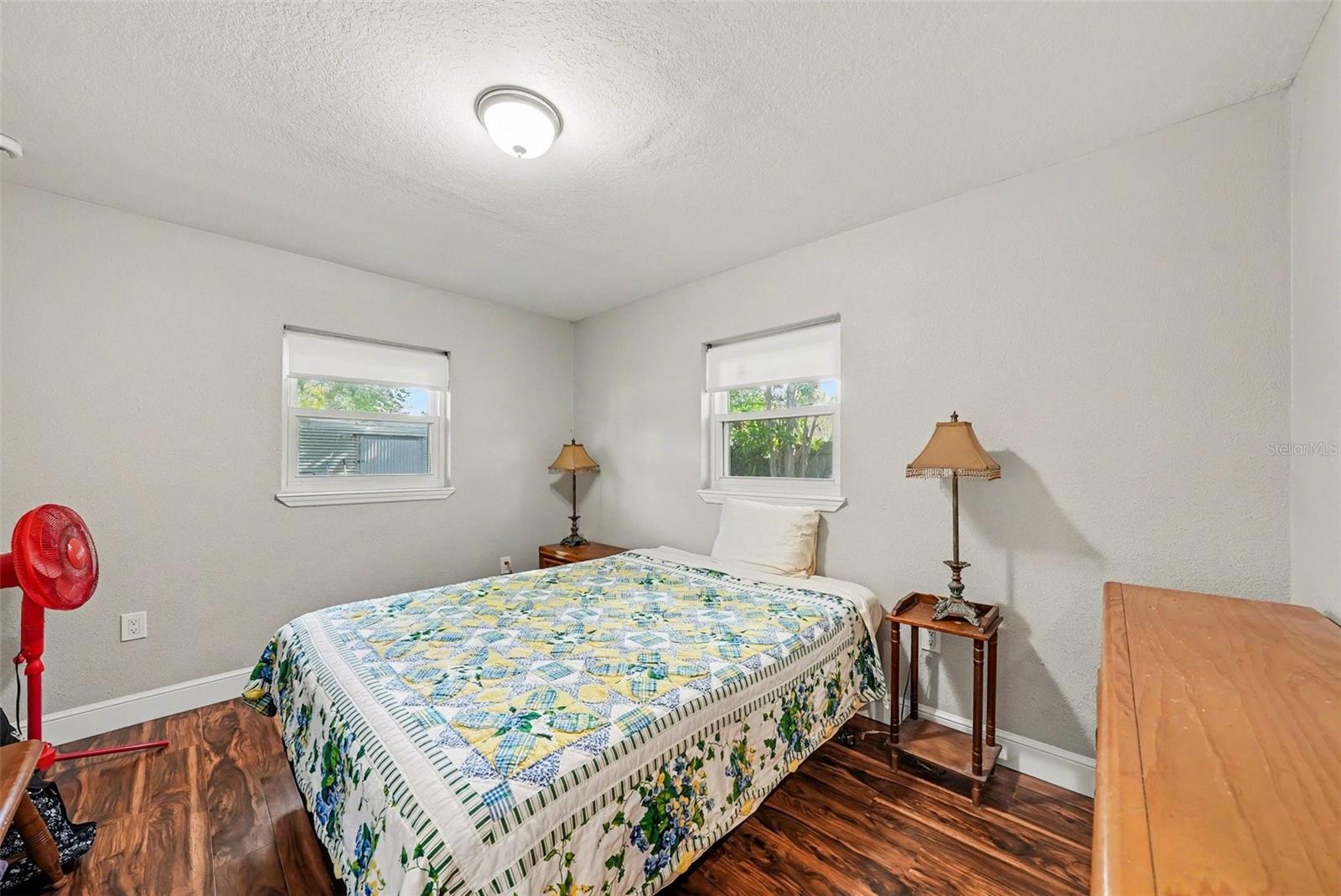 Image 17 of 26 For 4015 Land Avenue 2