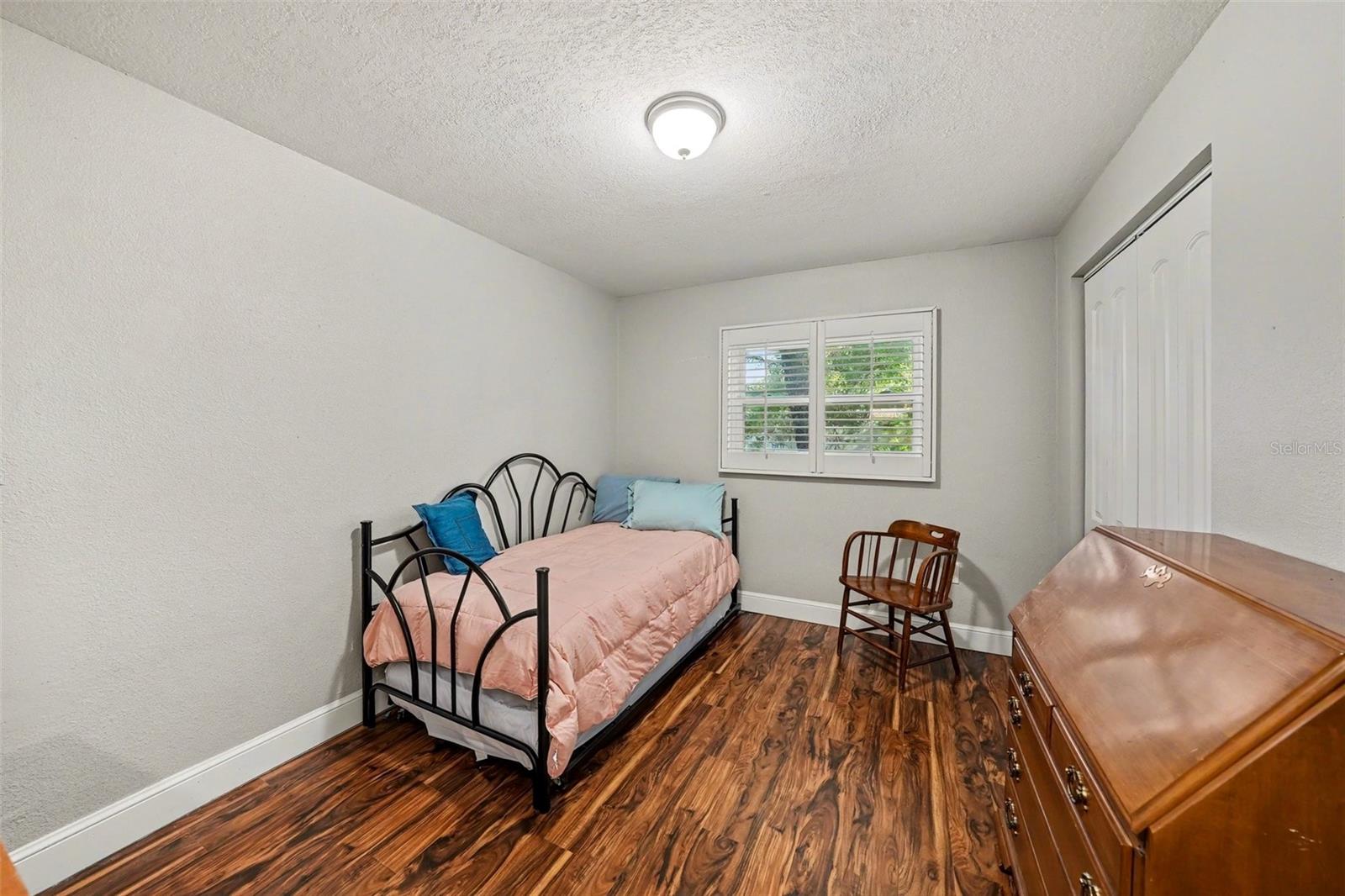 Image 18 of 26 For 4015 Land Avenue 2