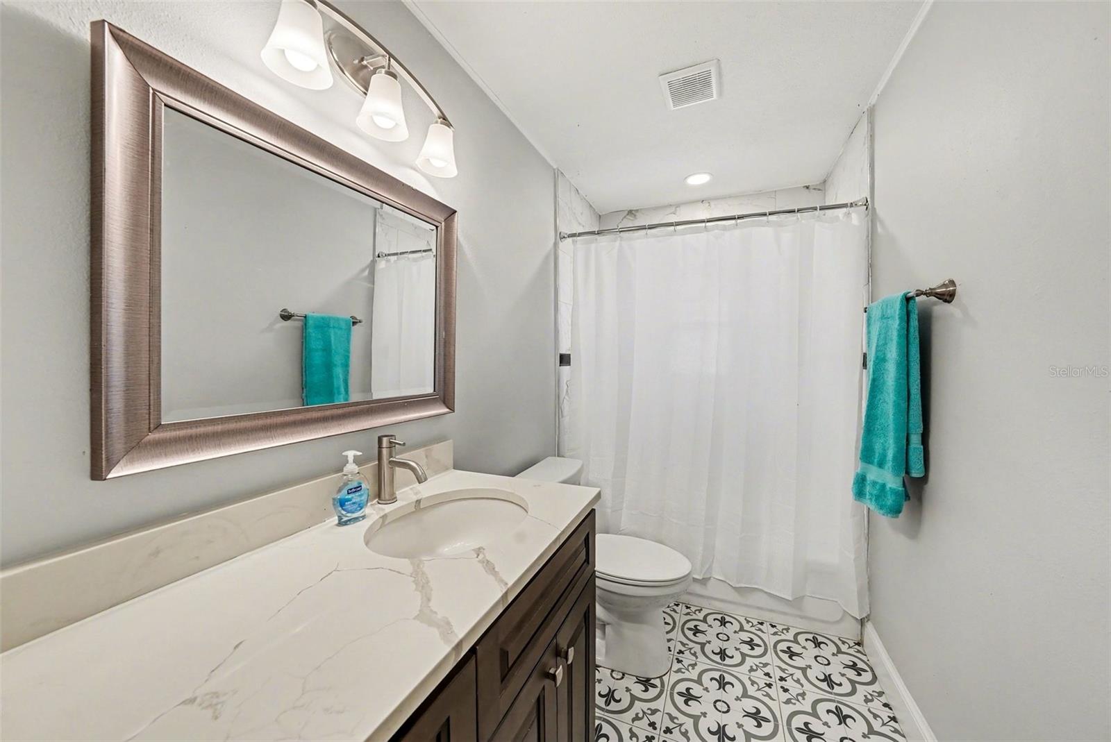 Image 20 of 26 For 4015 Land Avenue 2