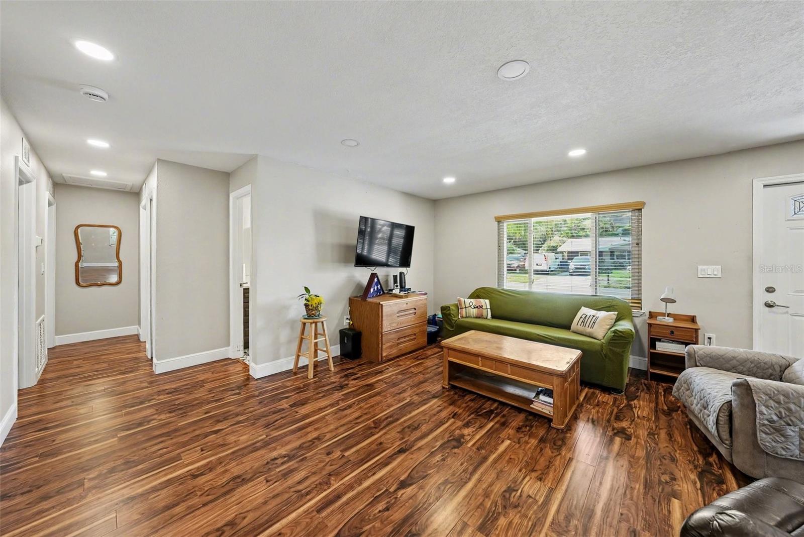 Image 6 of 26 For 4015 Land Avenue 2