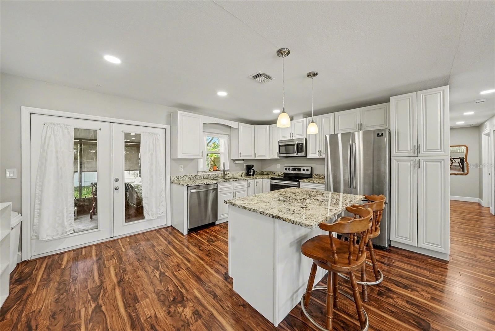 Image 8 of 26 For 4015 Land Avenue 2