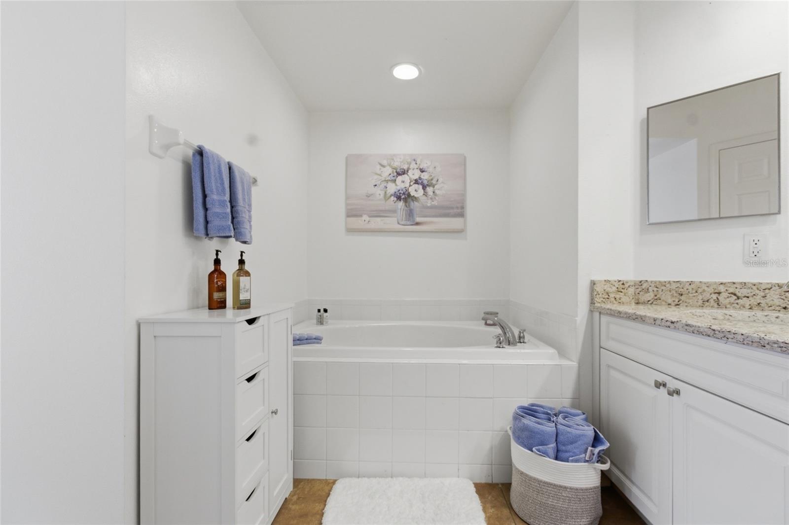 Image 23 of 37 For 960 Starkey Road 3106