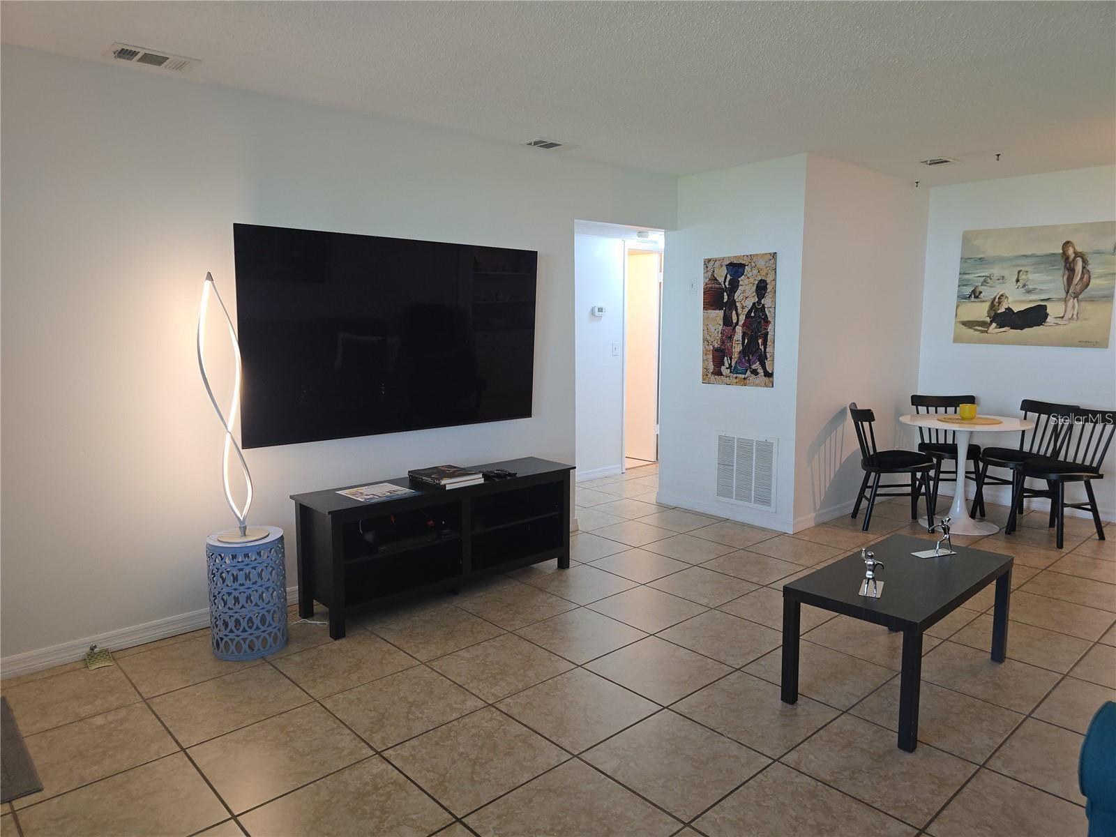 Listing photo id 11 for 5267 81st Street N 5