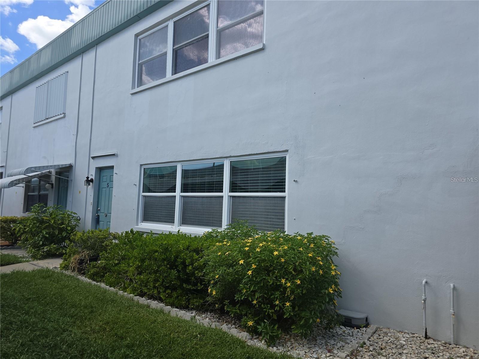 Listing photo id 31 for 5267 81st Street N 5