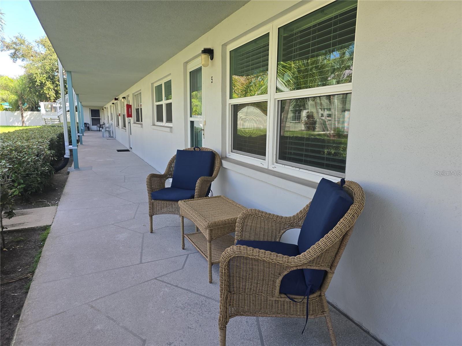 Listing photo id 2 for 5267 81st Street N 5