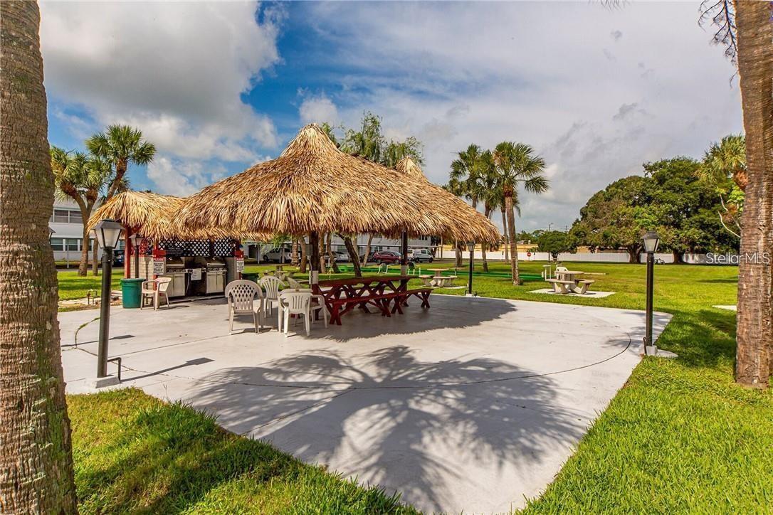 Listing photo id 41 for 5267 81st Street N 5