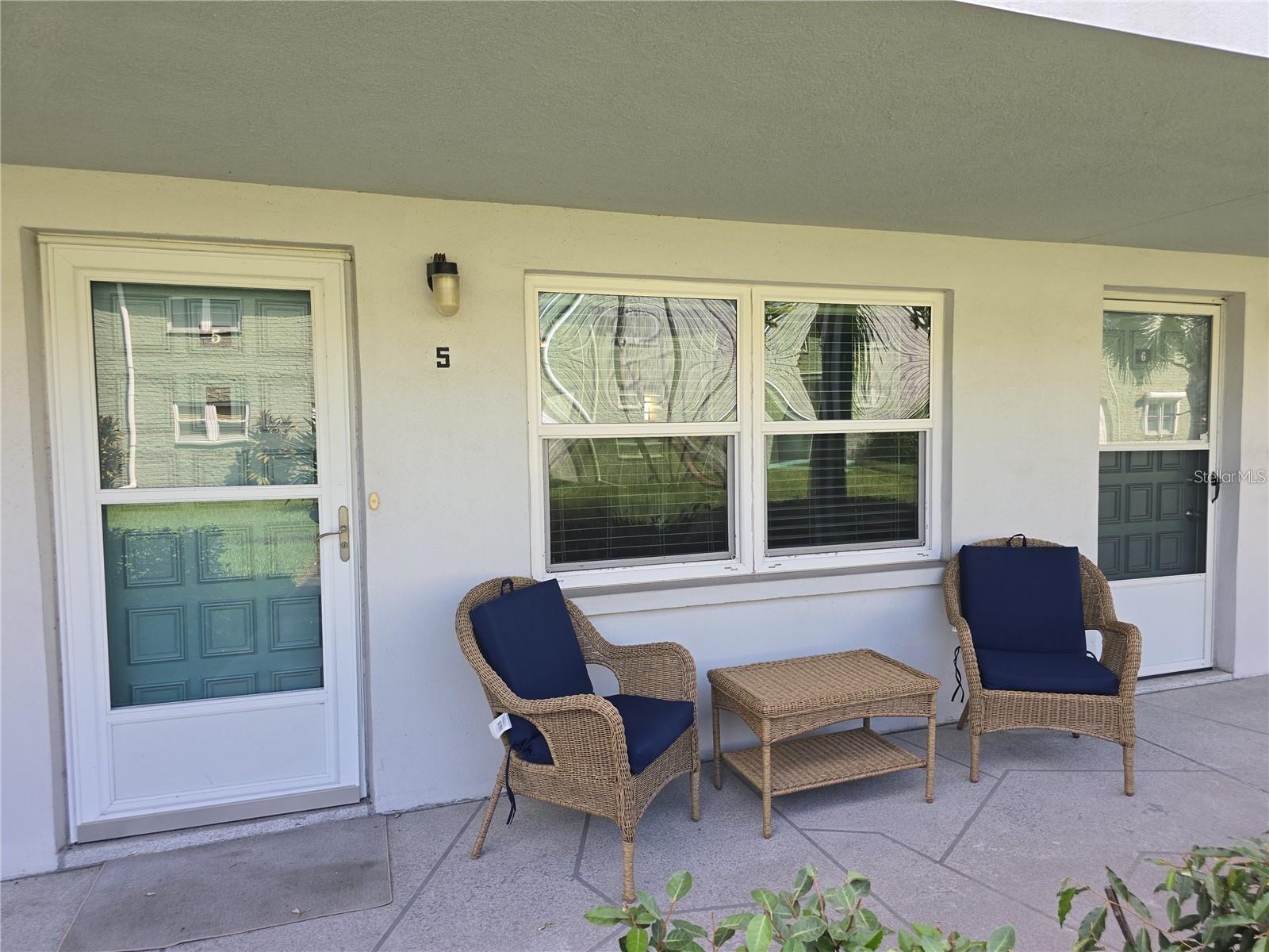 Listing photo id 4 for 5267 81st Street N 5