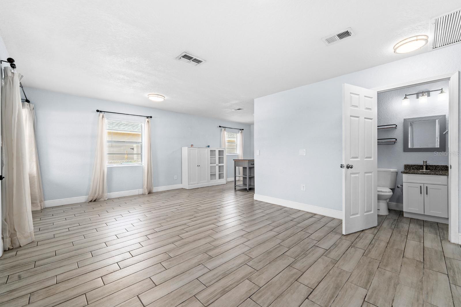 Image 4 of 22 For 3605 Iowa Avenue