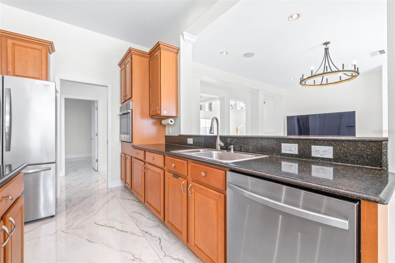 Image 18 of 83 For 10102 Deercliff Drive