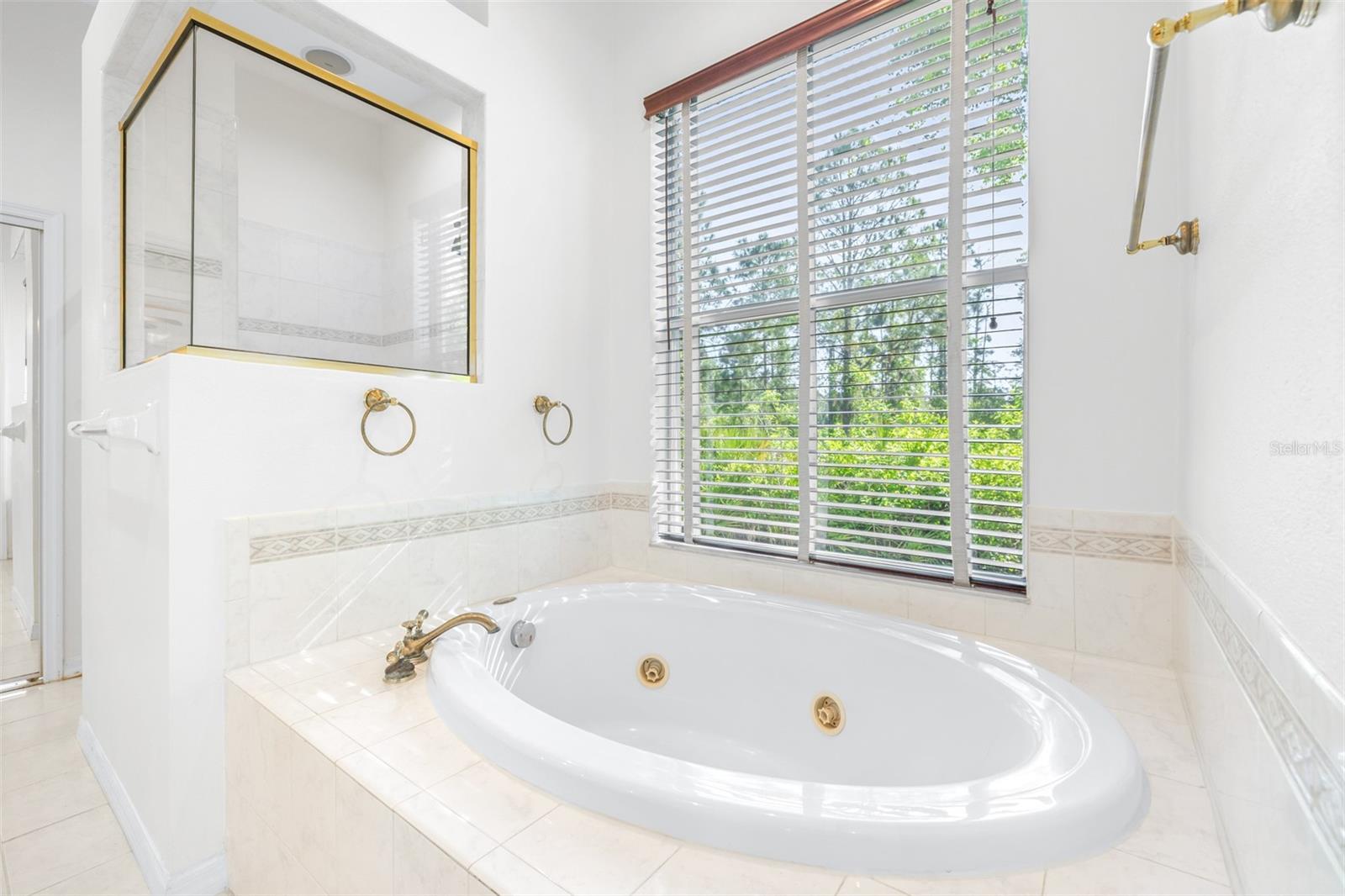 Image 28 of 83 For 10102 Deercliff Drive