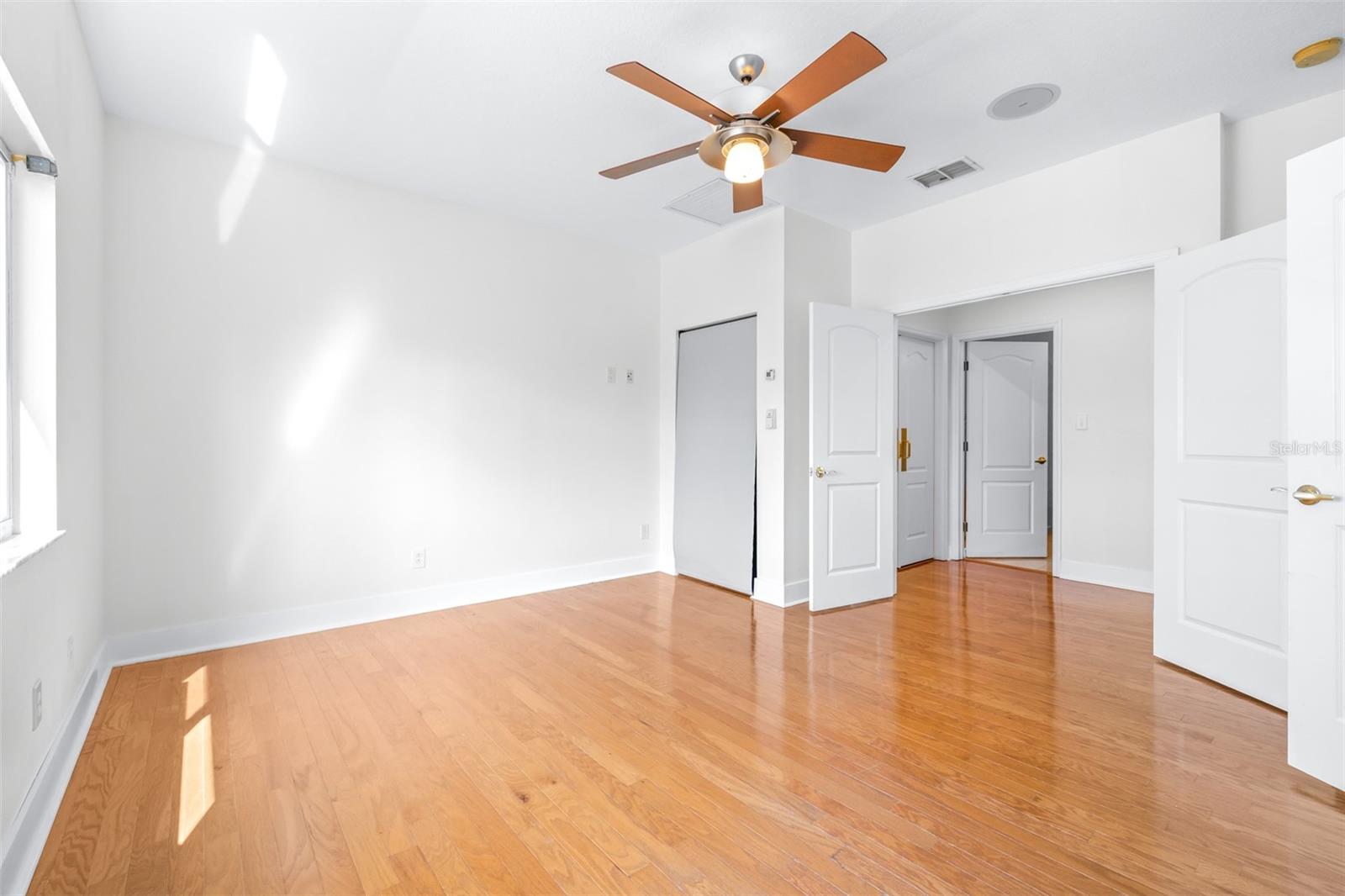 Image 34 of 83 For 10102 Deercliff Drive