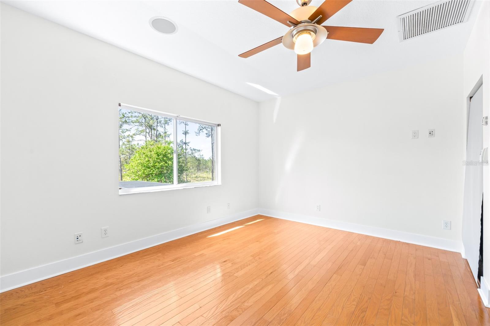 Image 35 of 83 For 10102 Deercliff Drive