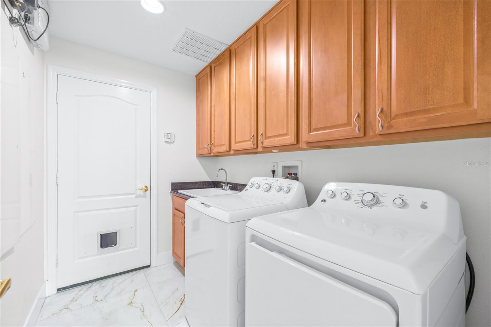 Image 63 of 83 For 10102 Deercliff Drive