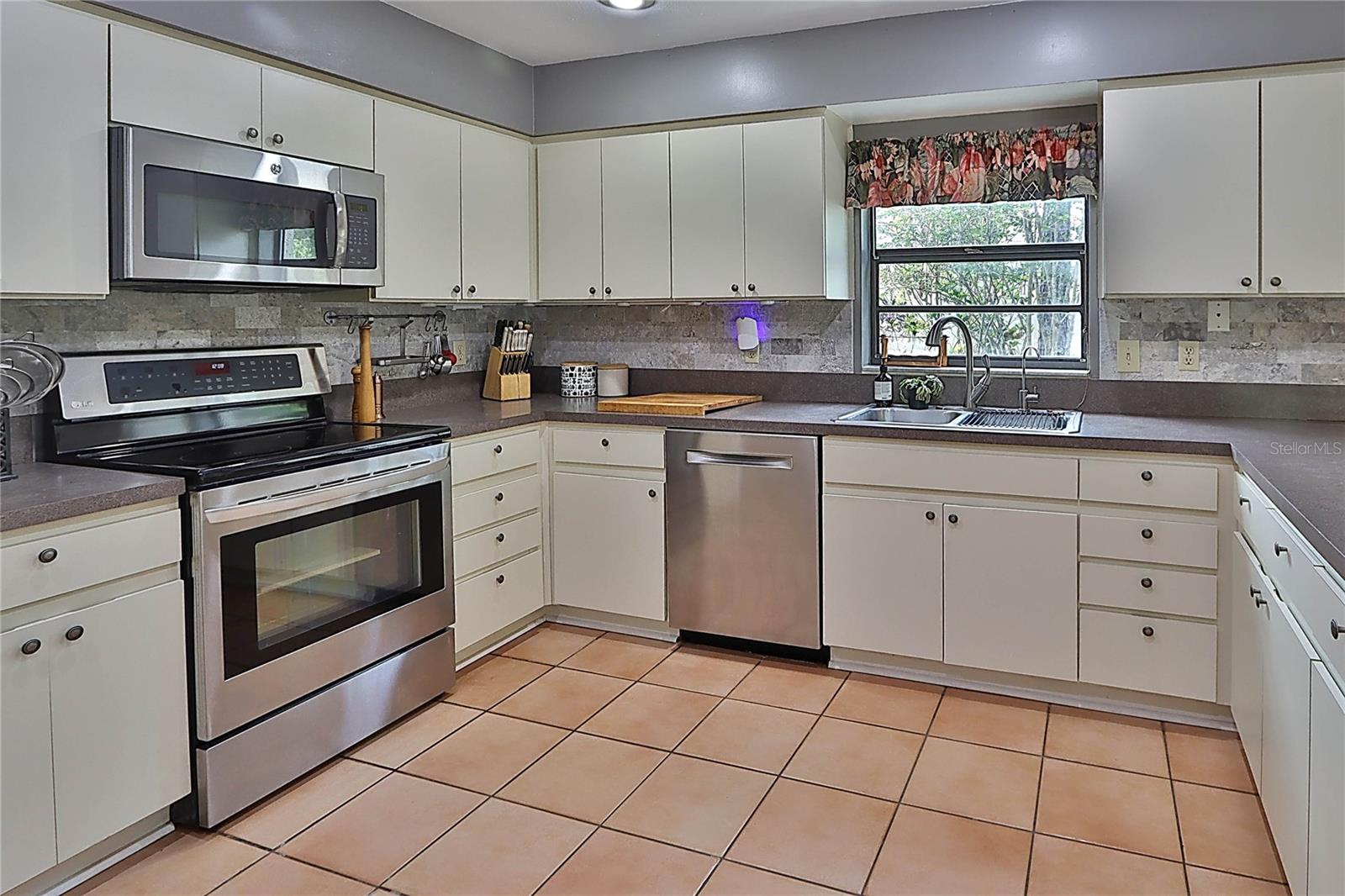 Image 19 of 34 For 19814 Deer Hollow Lane