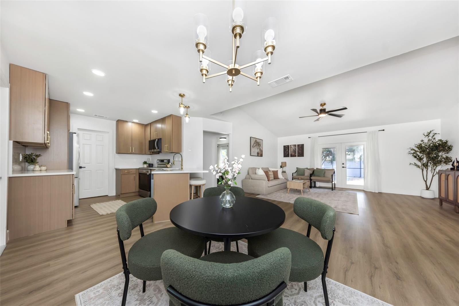 Image 10 of 37 For 12909 Pineway Drive