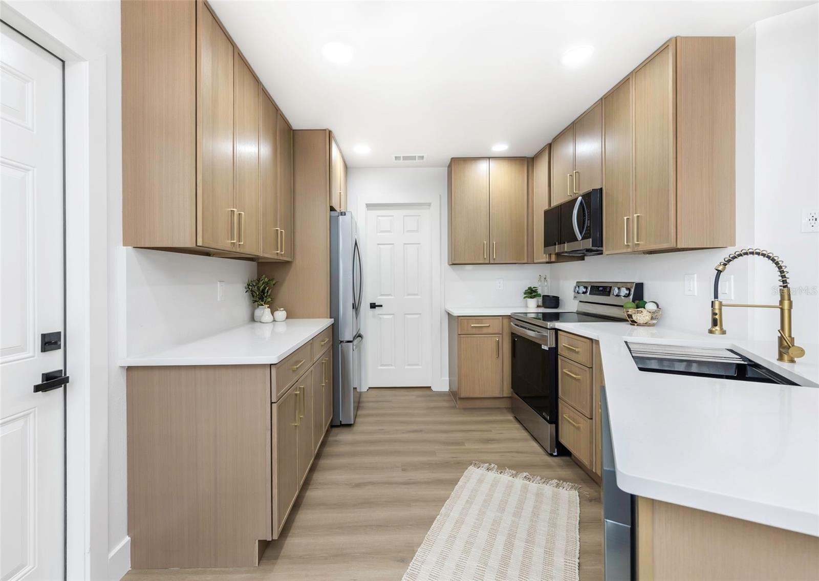 Image 11 of 37 For 12909 Pineway Drive