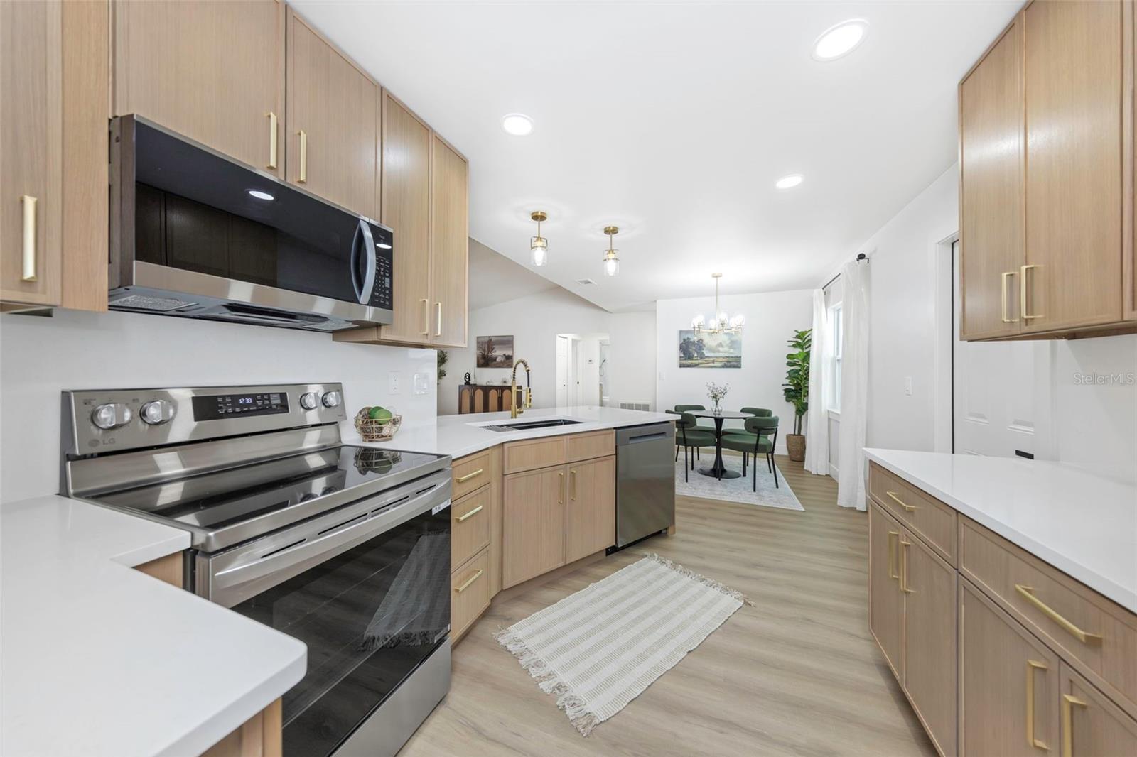 Image 13 of 37 For 12909 Pineway Drive