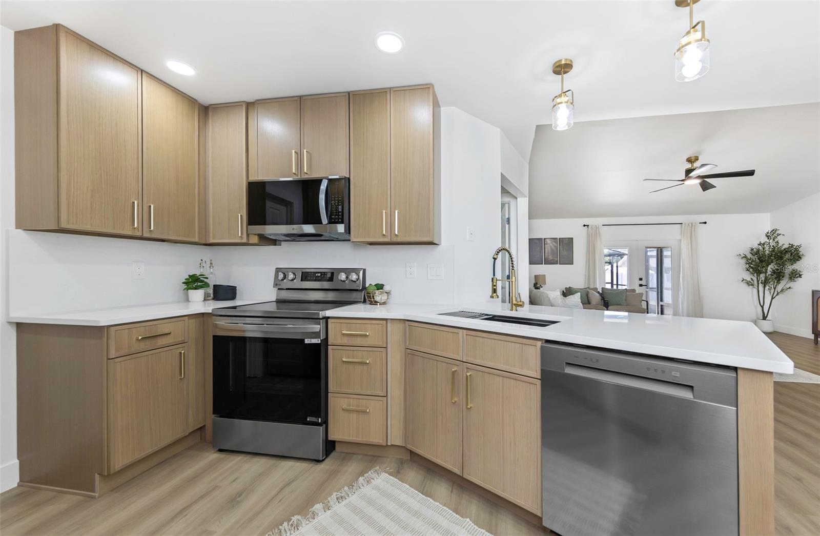 Image 15 of 37 For 12909 Pineway Drive