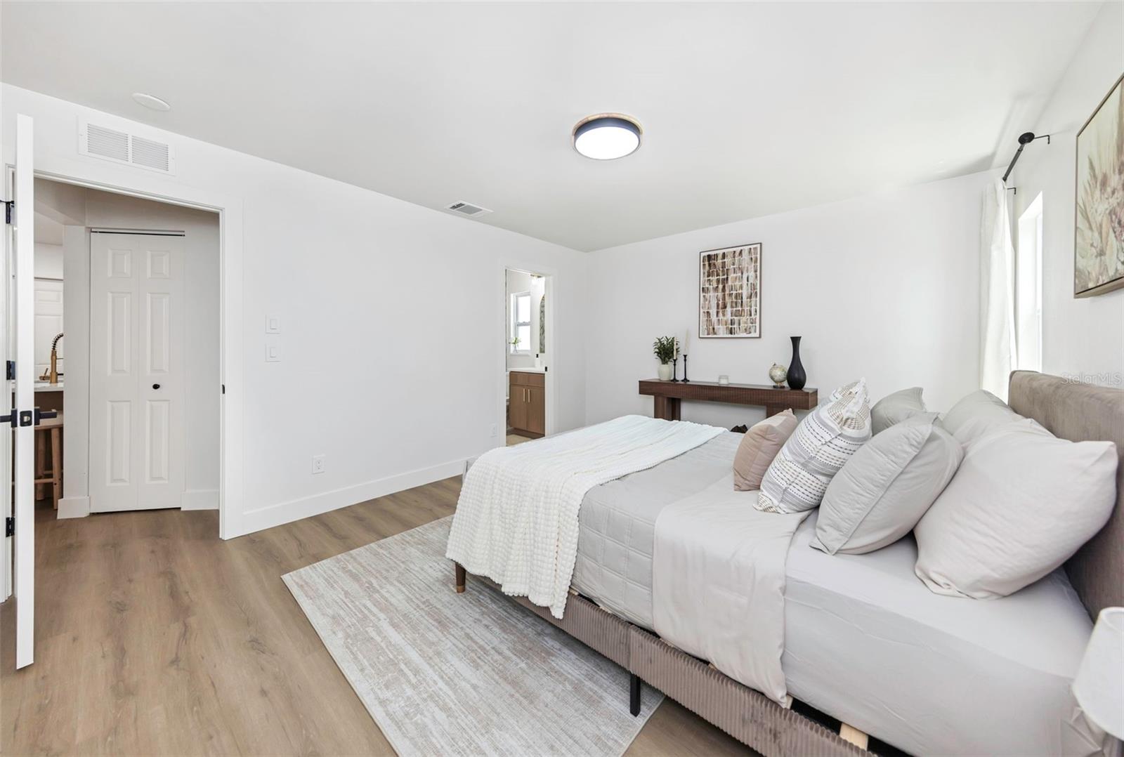 Image 17 of 37 For 12909 Pineway Drive