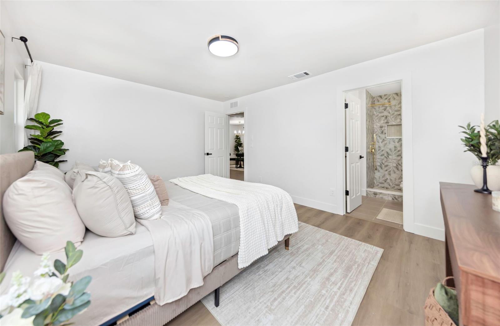 Image 19 of 37 For 12909 Pineway Drive