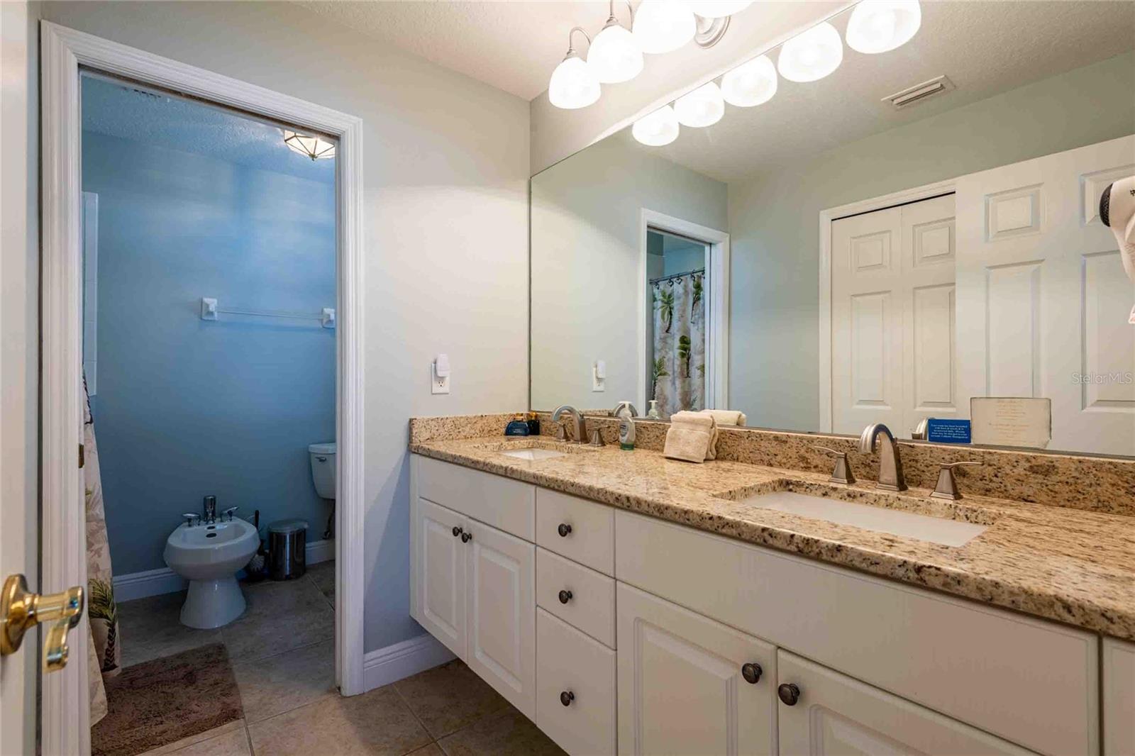 Image 19 of 37 For 21011 Picasso Court 106