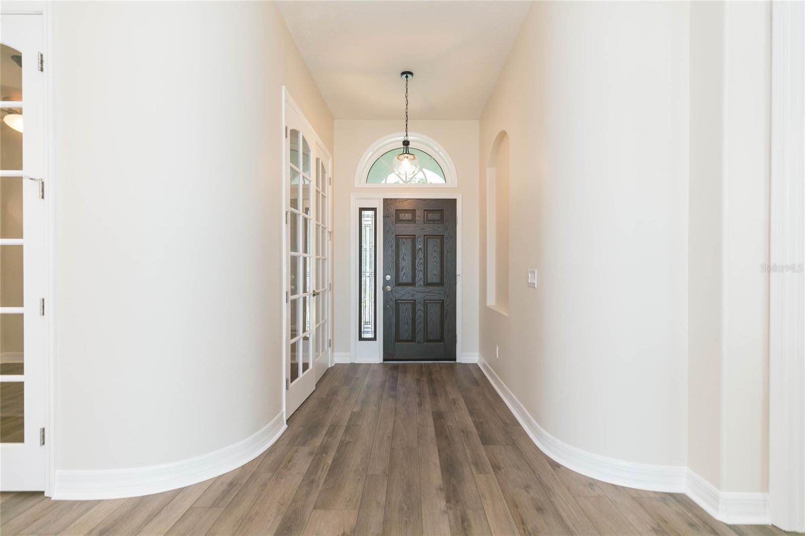 Listing photo id 8 for 7227 Colonial Lake Drive